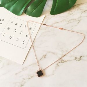 🆕 New Four-Leaf clover fashion necklace (black)